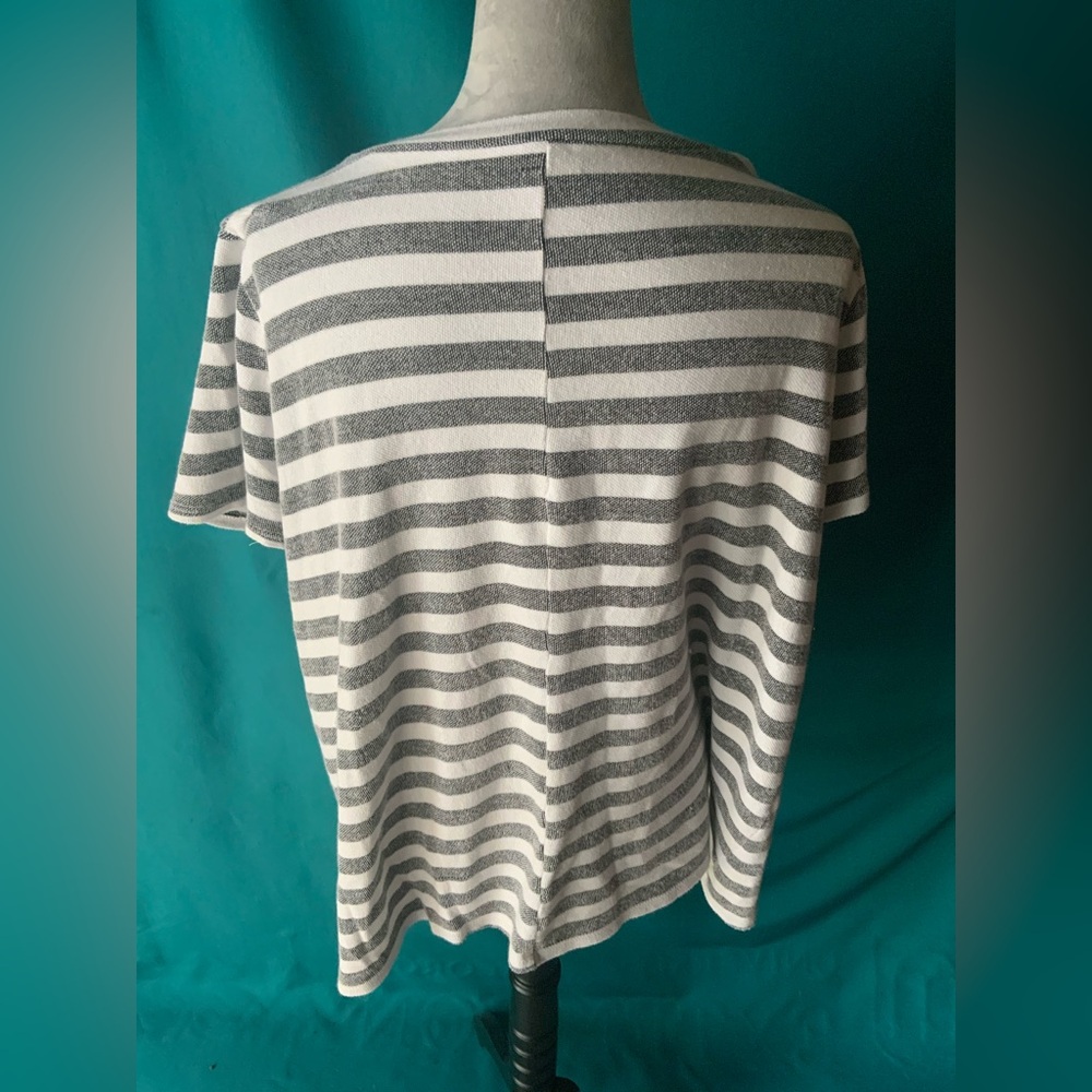 Striped Gray Women's Scoop Neck Top, Women’s Size XL, EUC - Picture 2 of 3